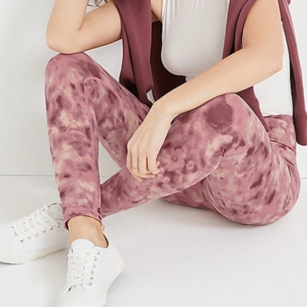 NWT Maurices High Rise Shades of Pink Tie Dye Leggings Size Medium